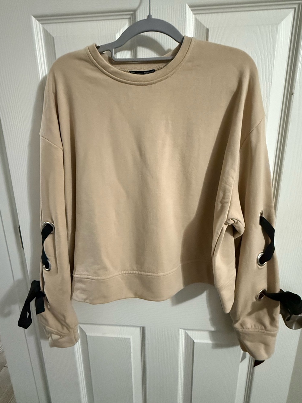 Zara Cropped Nude Sweatshirt Black Lace Up Ribbon Grommet Sleeves